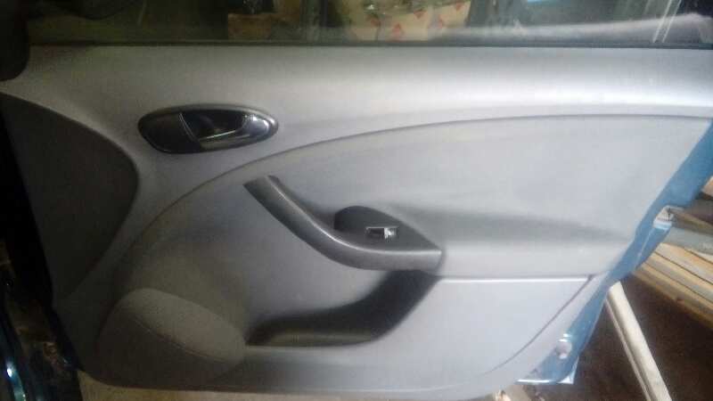 GUARNECIDO PUERTA DELANTERA DERECHA