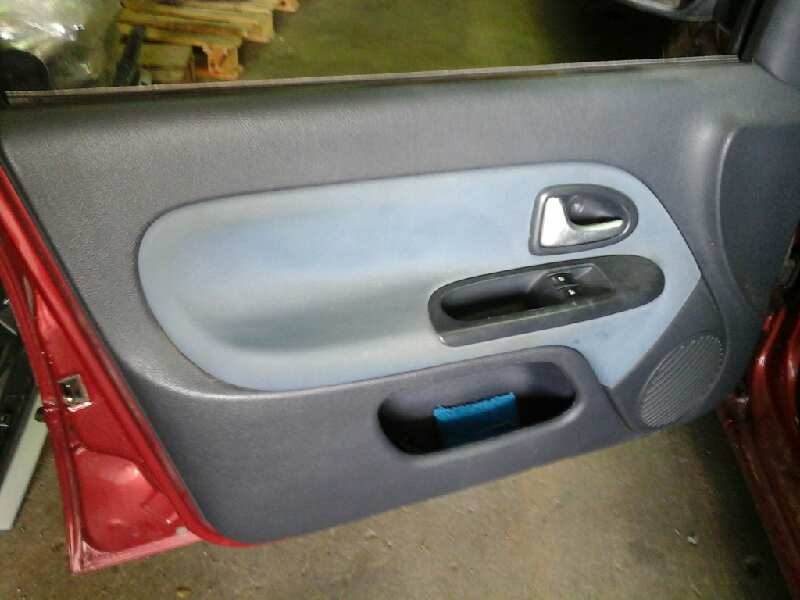 GUARNECIDO PUERTA DELANTERA IZQUIERDA