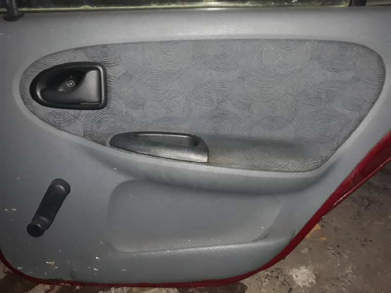 GUARNECIDO PUERTA TRASERA DERECHA