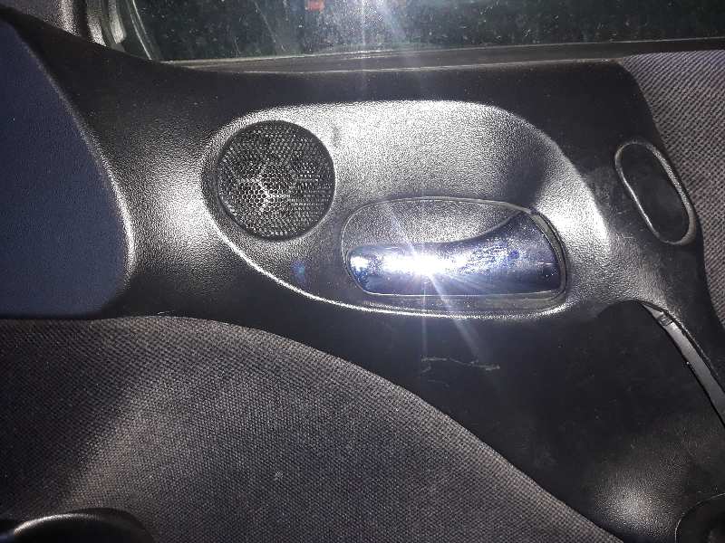 MANETA INTERIOR DELANTERA DERECHA