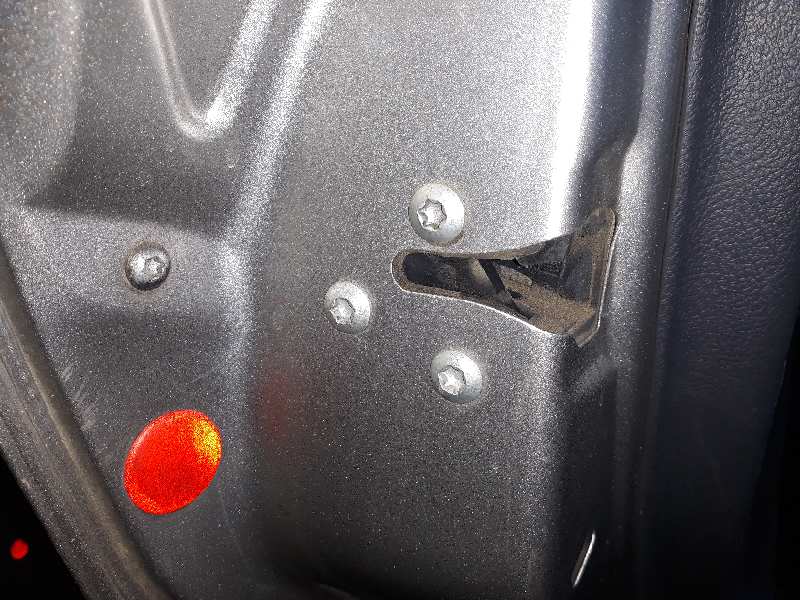 CERRADURA PUERTA TRASERA IZQUIERDA 