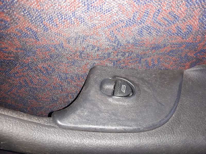 MANDO ELEVALUNAS DELANTERO DERECHO