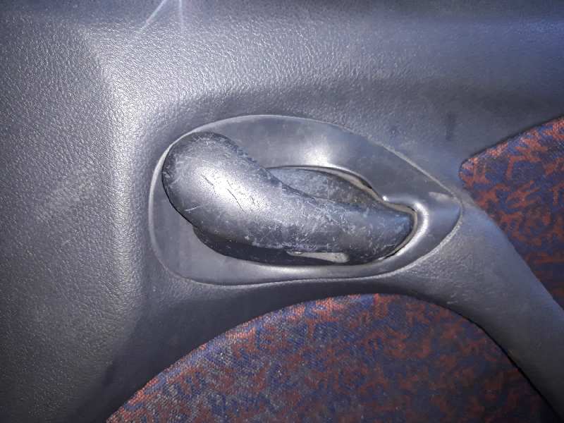 MANETA INTERIOR DELANTERA DERECHA