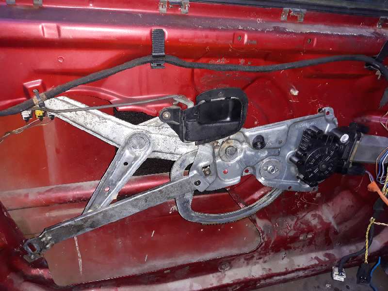 ELEVALUNAS DELANTERO IZQUIERDO