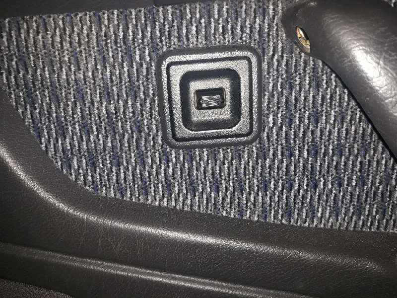 ELEVALUNAS DELANTERO DERECHO