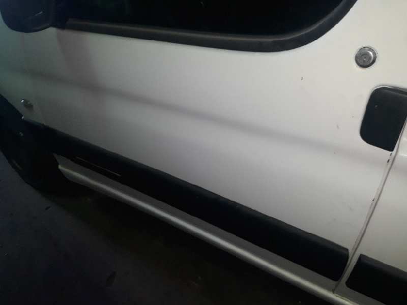 PUERTA DELANTERA IZQUIERDA