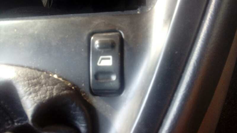 MANDO ELEVALUNAS DELANTERO DERECHO