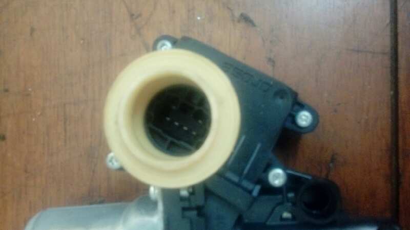 ELEVALUNAS DELANTERO DERECHO