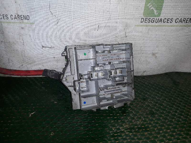 CAJA RELES - FUSIBLES