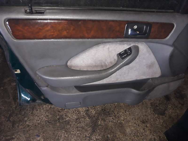 GUARNECIDO PUERTA DELANTERA IZQUIERDA