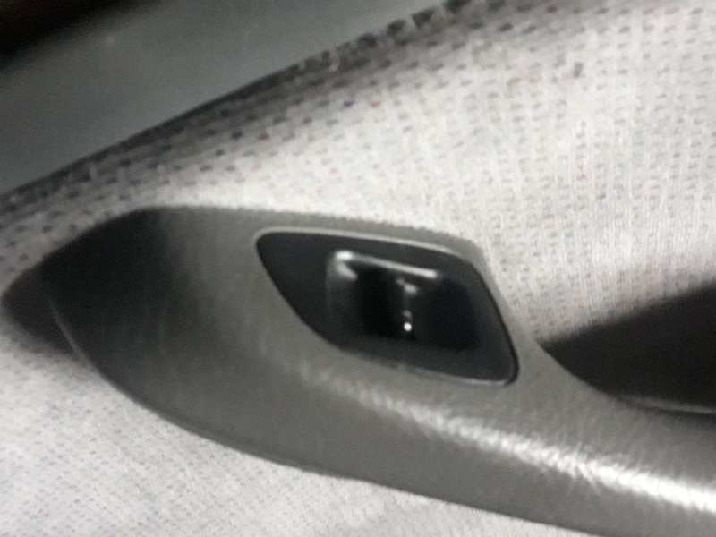 ELEVALUNAS TRASERO DERECHO