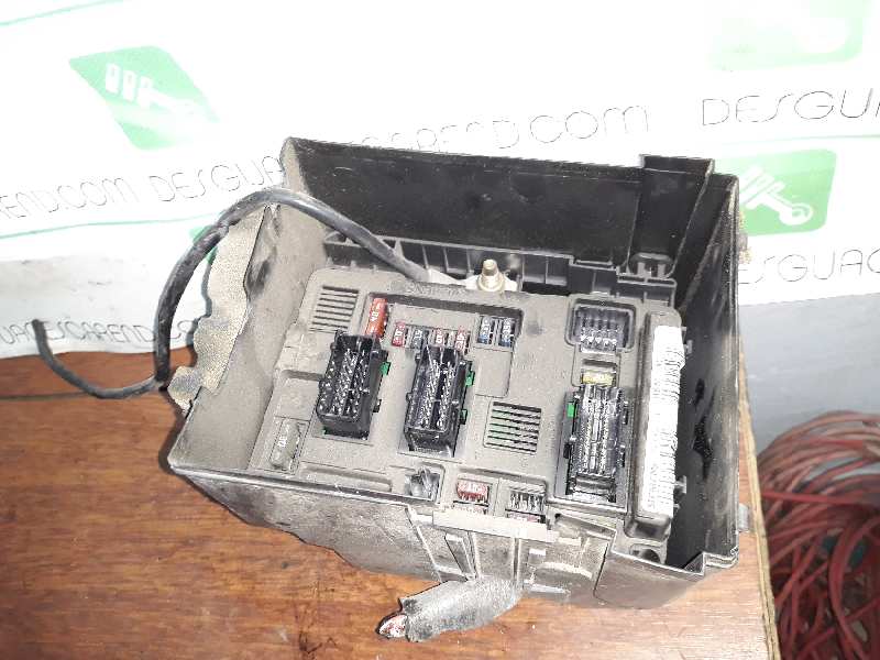 CAJA RELES - FUSIBLES