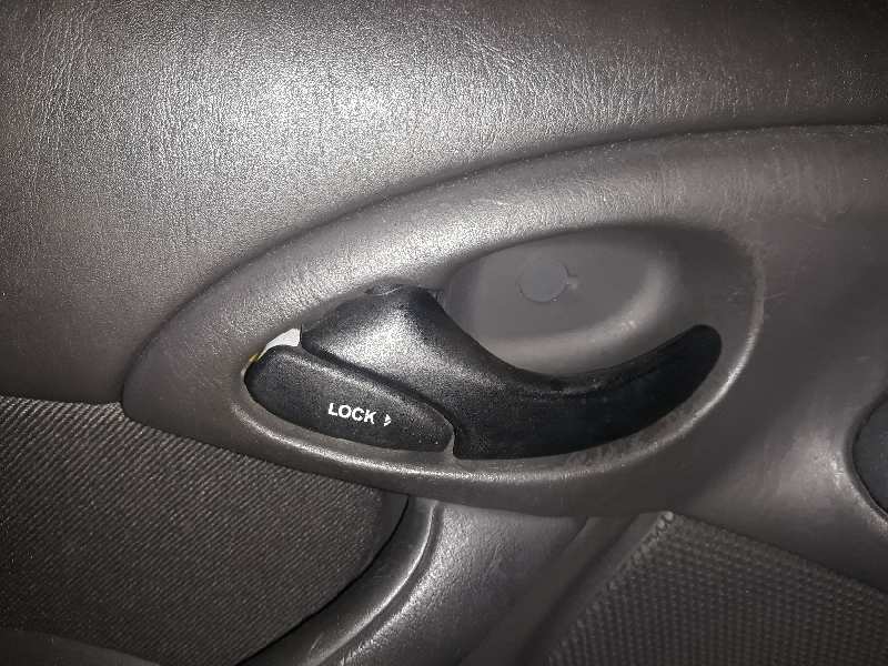 MANETA INTERIOR DELANTERA IZQUIERDA