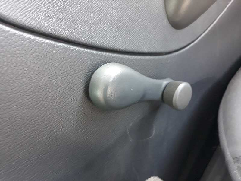 ELEVALUNAS TRASERO DERECHO