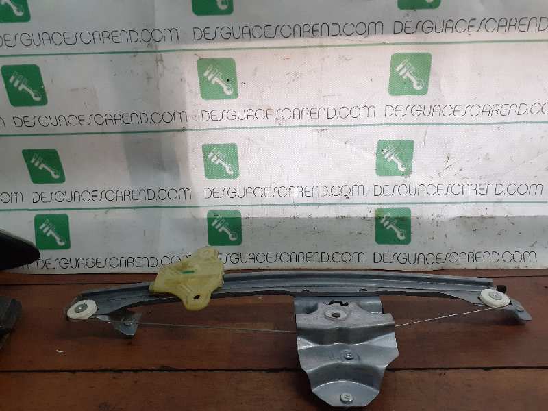 ELEVALUNAS DELANTERO DERECHO