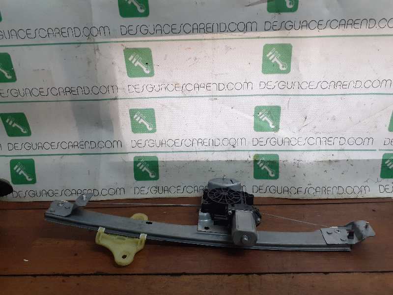 ELEVALUNAS DELANTERO DERECHO