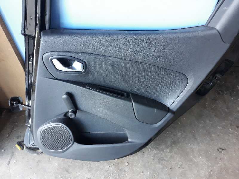 GUARNECIDO PUERTA TRASERA DERECHA