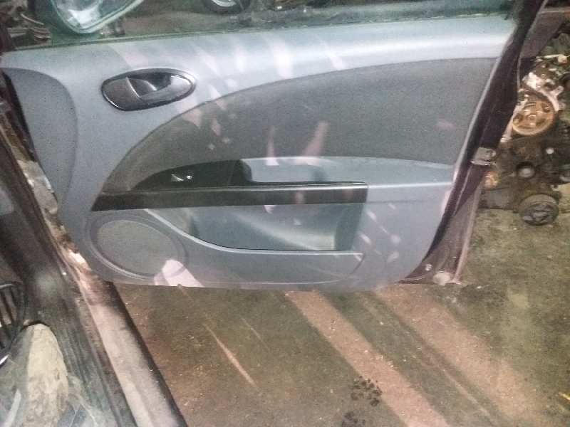 GUARNECIDO PUERTA DELANTERA DERECHA