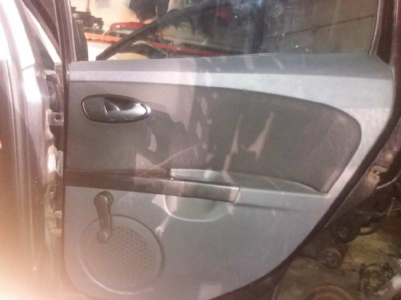 GUARNECIDO PUERTA TRASERA DERECHA