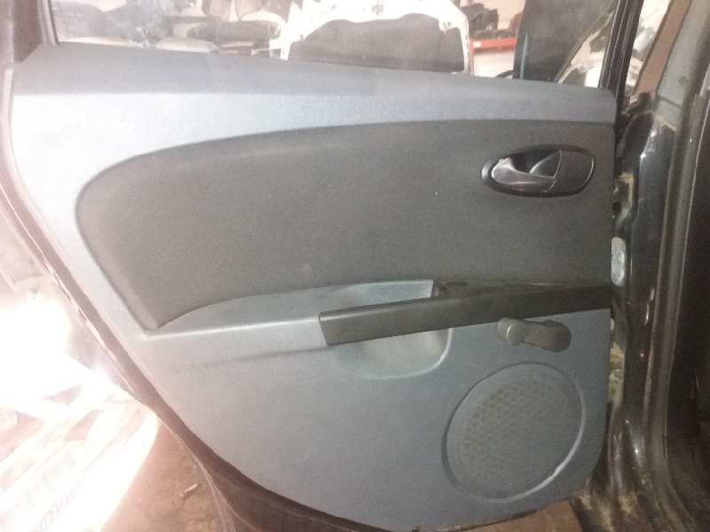 GUARNECIDO PUERTA TRASERA IZQUIERDA