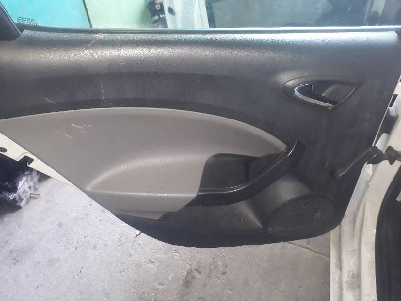 GUARNECIDO PUERTA TRASERA IZQUIERDA