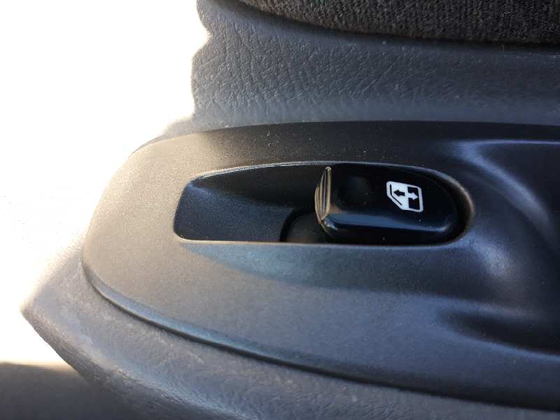 ELEVALUNAS DELANTERO DERECHO