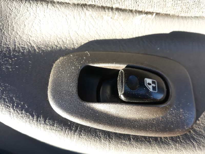 MANDO ELEVALUNAS TRASERO DERECHO