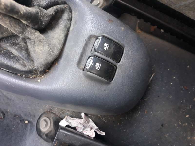 ELEVALUNAS DELANTERO IZQUIERDO