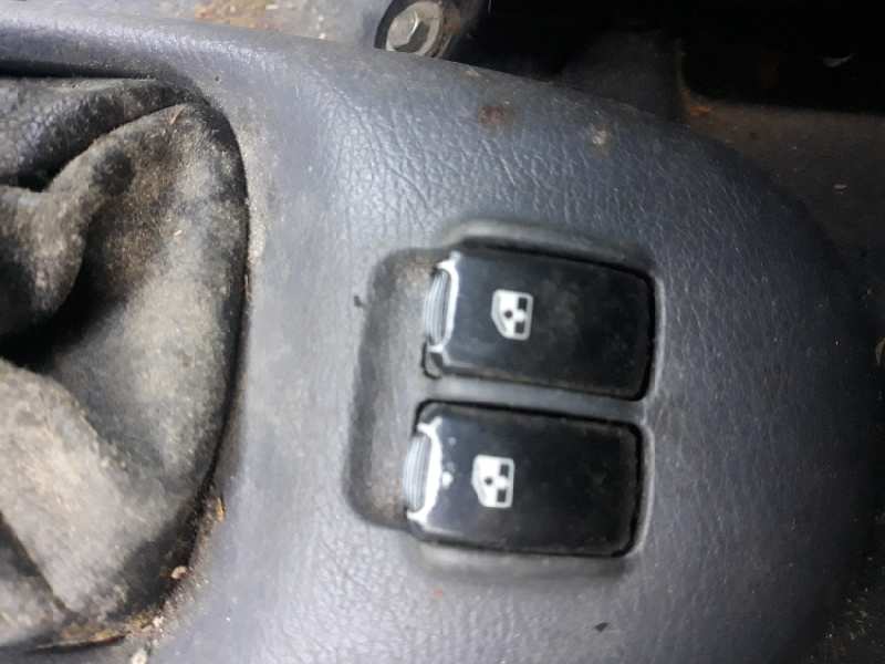 MANDO ELEVALUNAS DELANTERO IZQUIERDO 