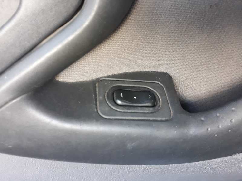 MANDO ELEVALUNAS DELANTERO DERECHO