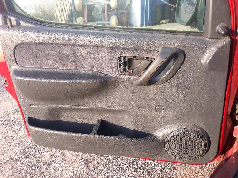 GUARNECIDO PUERTA DELANTERA IZQUIERDA