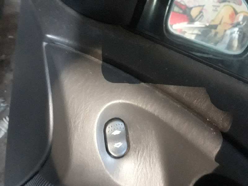 MANDO ELEVALUNAS DELANTERO DERECHO