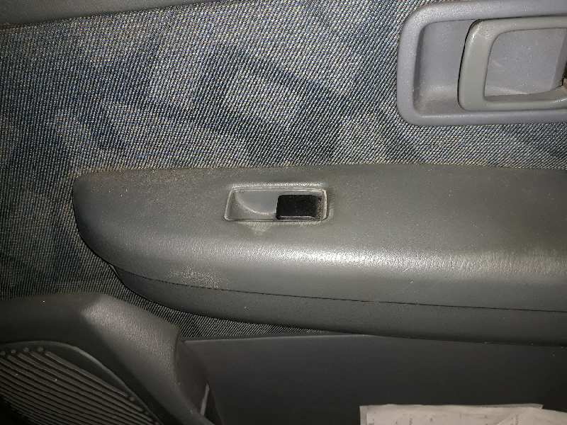 ELEVALUNAS DELANTERO DERECHO