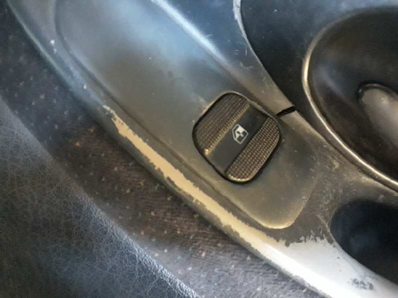 ELEVALUNAS DELANTERO DERECHO