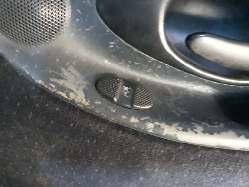 ELEVALUNAS TRASERO DERECHO