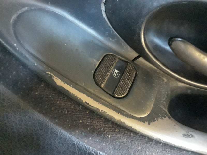 MANDO ELEVALUNAS DELANTERO DERECHO