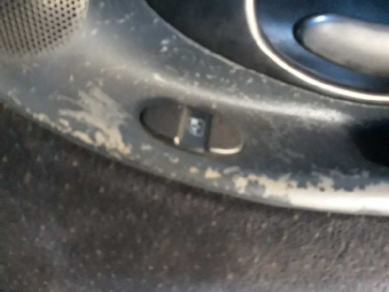 MANDO ELEVALUNAS TRASERO DERECHO