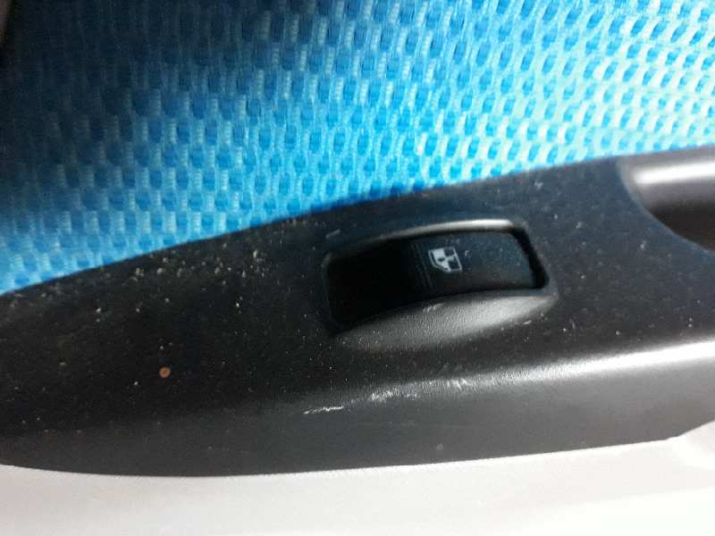 ELEVALUNAS TRASERO DERECHO