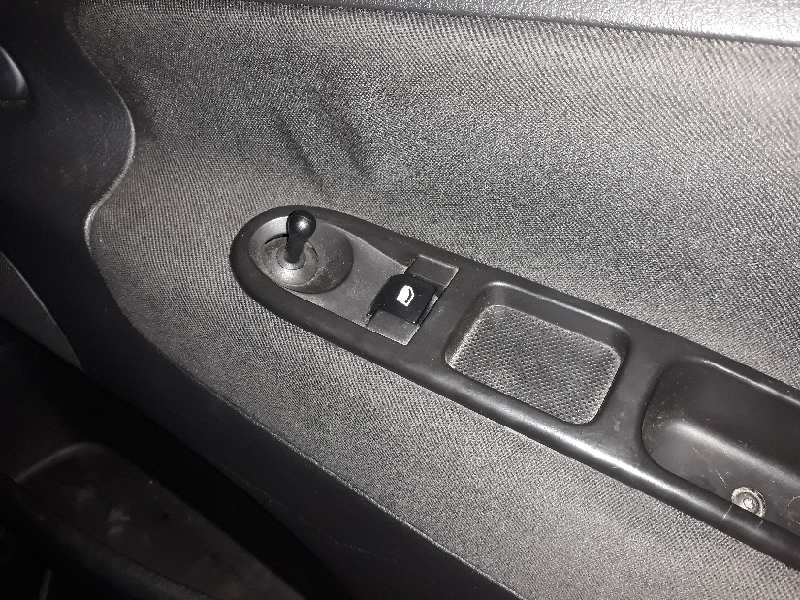 MANDO ELEVALUNAS DELANTERO DERECHO