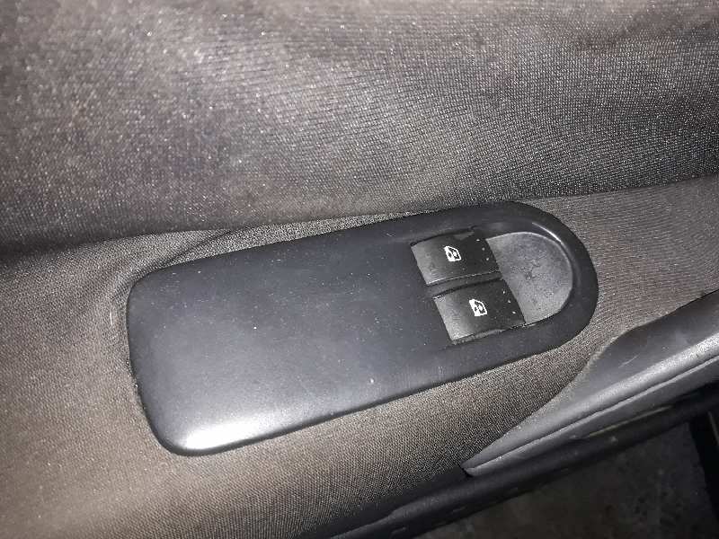 MANDO ELEVALUNAS DELANTERO IZQUIERDO 