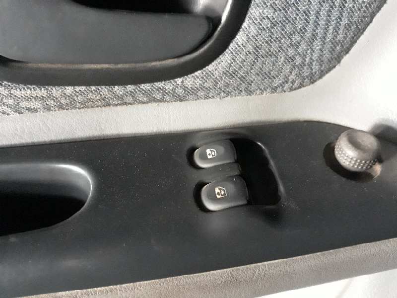 ELEVALUNAS DELANTERO IZQUIERDO