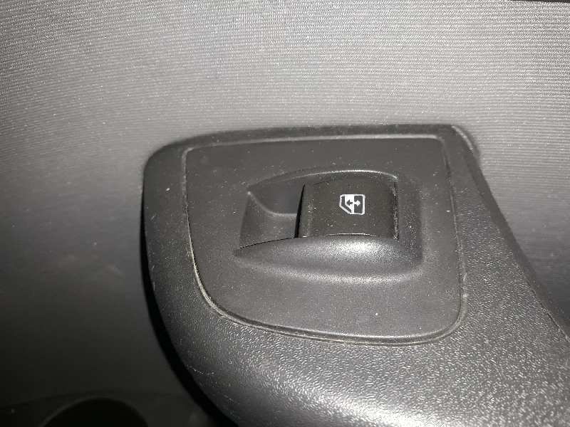 MANDO ELEVALUNAS DELANTERO DERECHO