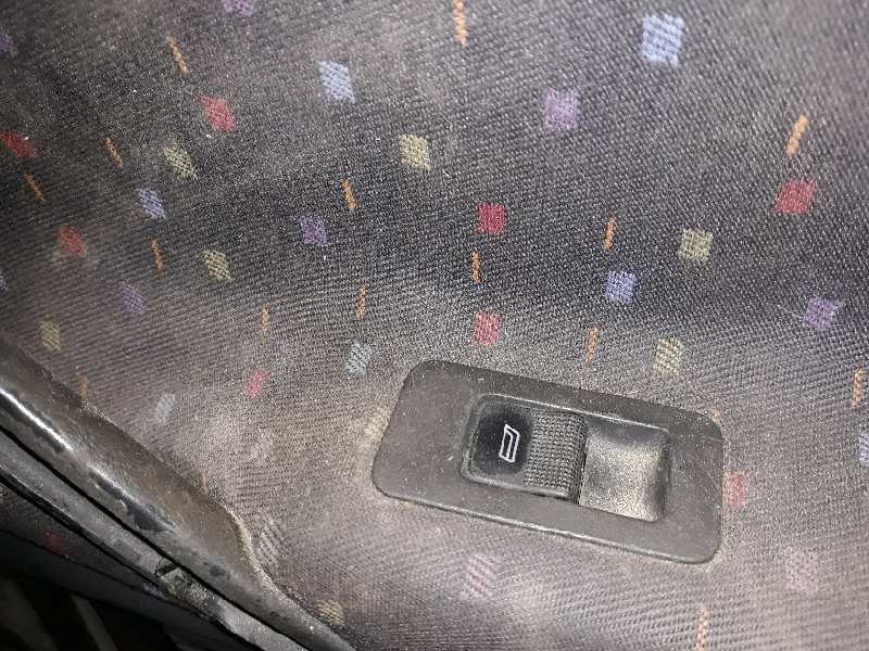 MANDO ELEVALUNAS DELANTERO DERECHO