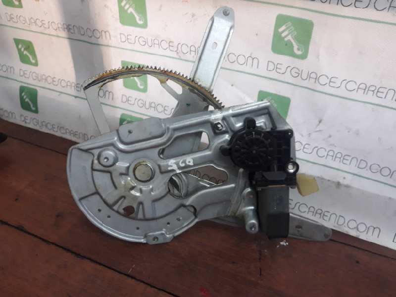 ELEVALUNAS DELANTERO IZQUIERDO