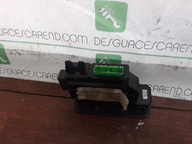 MANDO ELEVALUNAS DELANTERO IZQUIERDO 