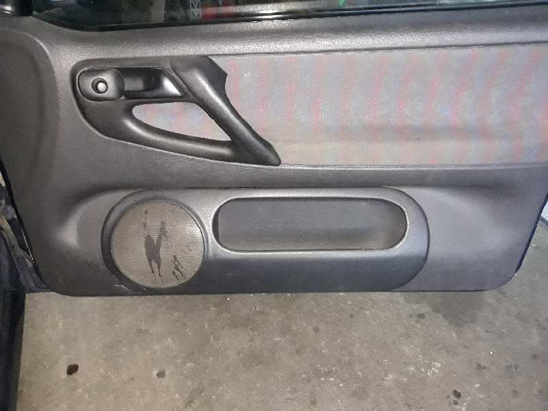 GUARNECIDO PUERTA DELANTERA DERECHA