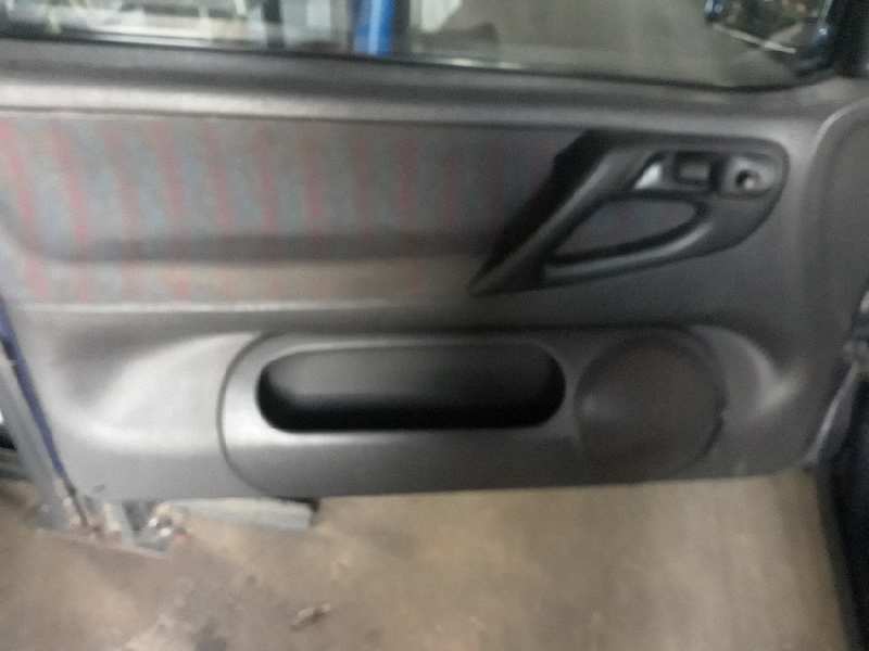 GUARNECIDO PUERTA DELANTERA IZQUIERDA