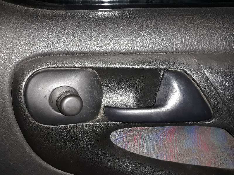 MANETA INTERIOR DELANTERA DERECHA