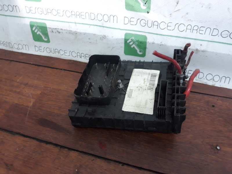 CAJA RELES - FUSIBLES