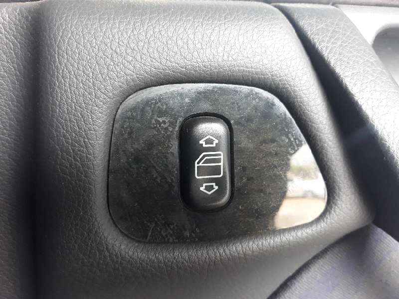 ELEVALUNAS TRASERO DERECHO